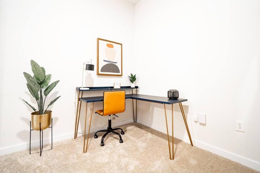 Luxury Apartment Wifi, Gym, Pool, Shops & Food! Unit 329 Charlotte Exteriér fotografie
