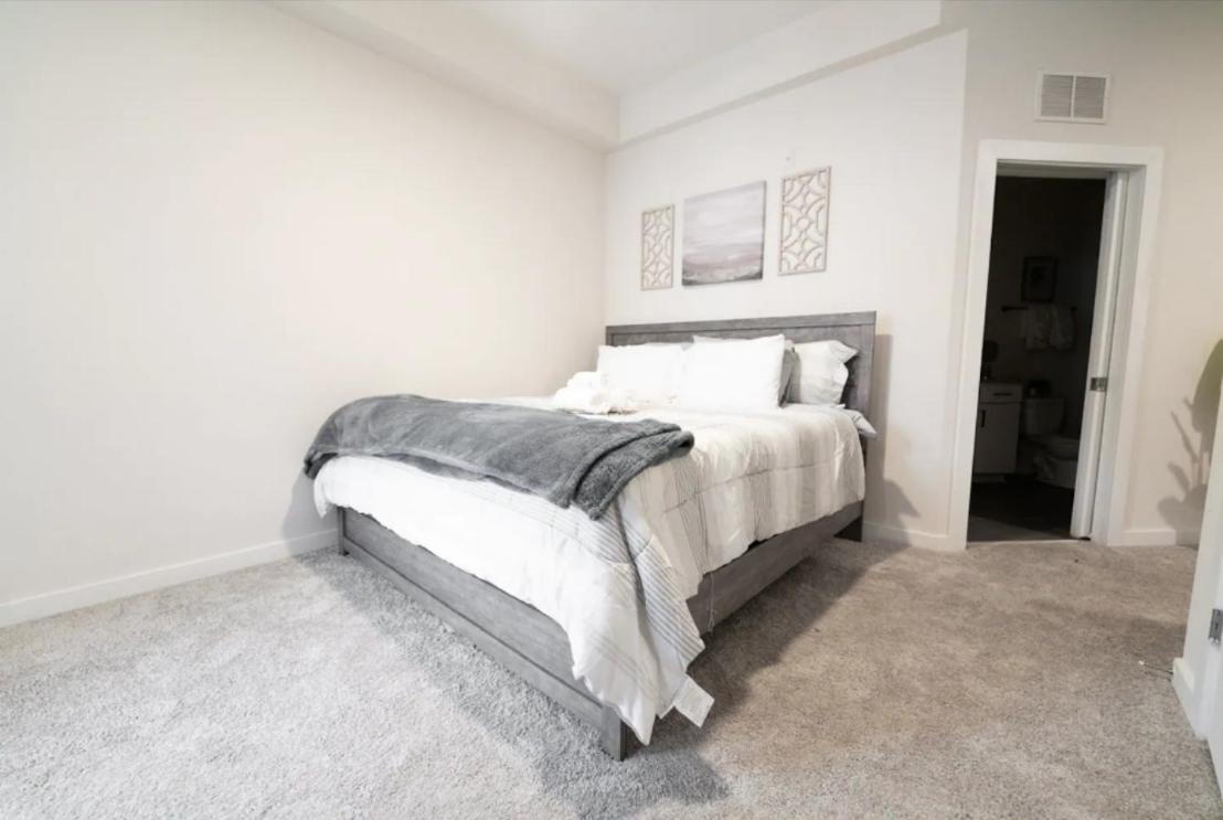 Luxury Apartment Wifi, Gym, Pool, Shops & Food! Unit 329 Charlotte Exteriér fotografie